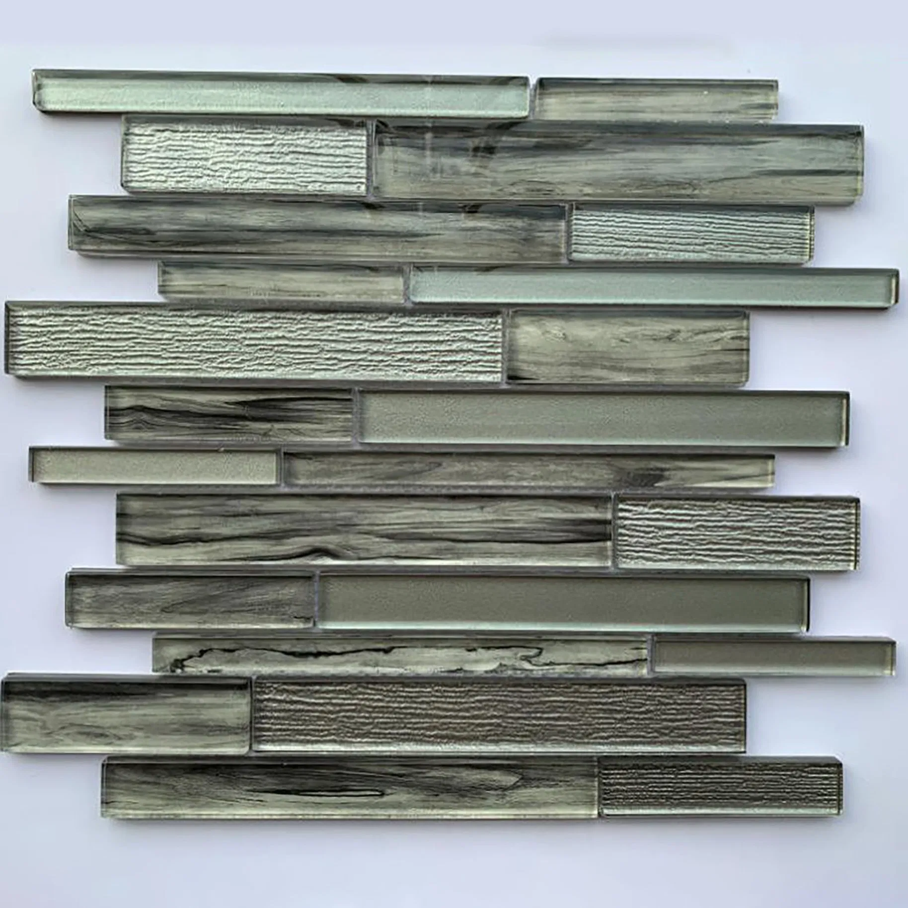 Мозаичная плитка из стекла темно-серая полоска