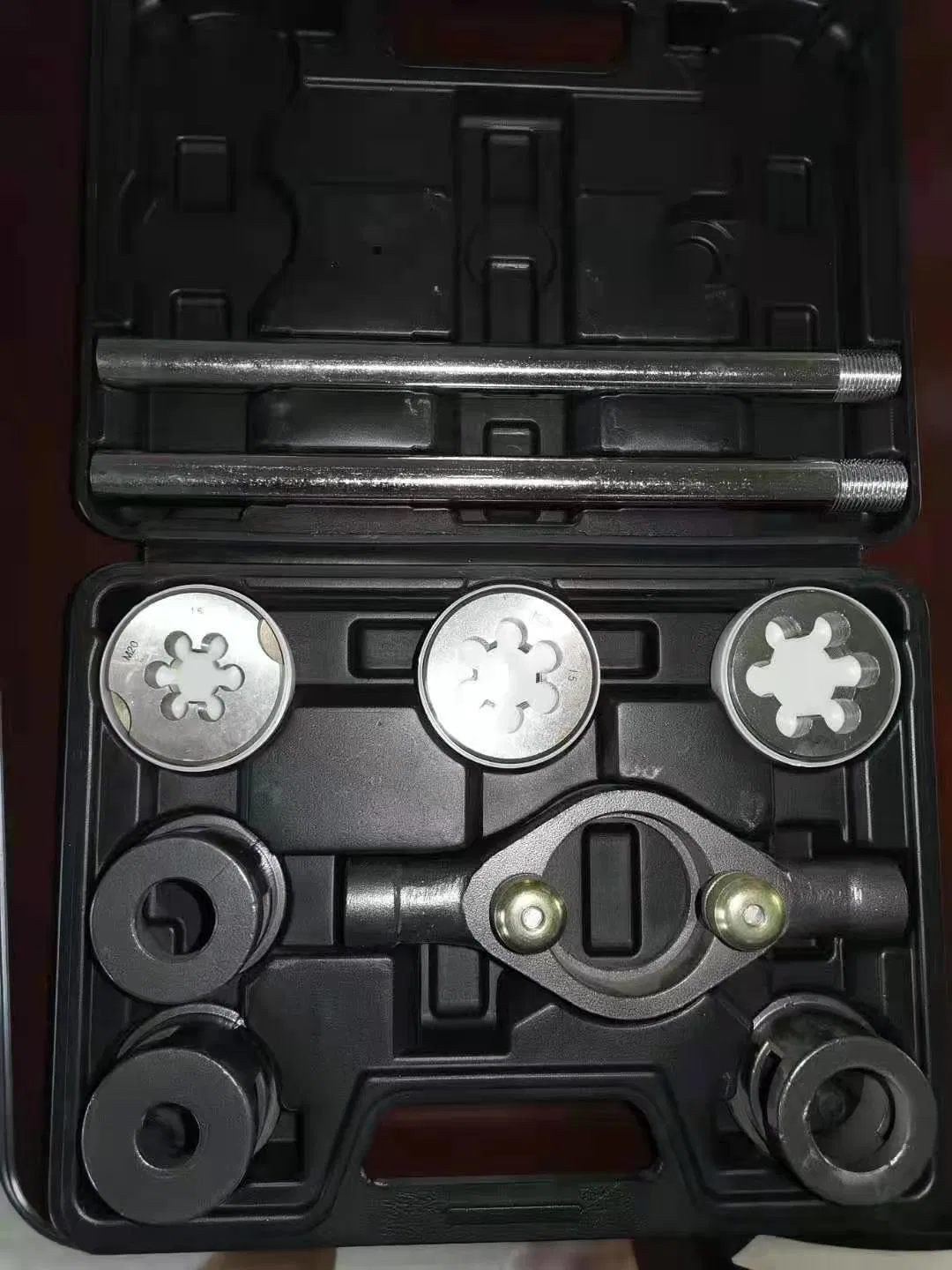 Плашка для стальной трубы 20-25 мм BS, набор