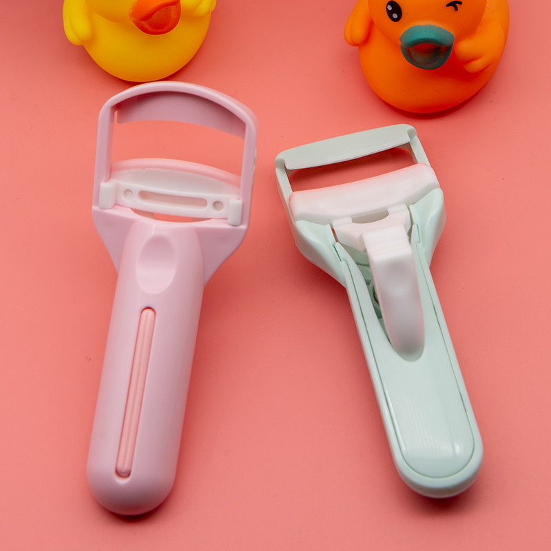 Portable Eyelash Curler with Rubber Pad Beginners Press Makeup Tool for Curl and Shape