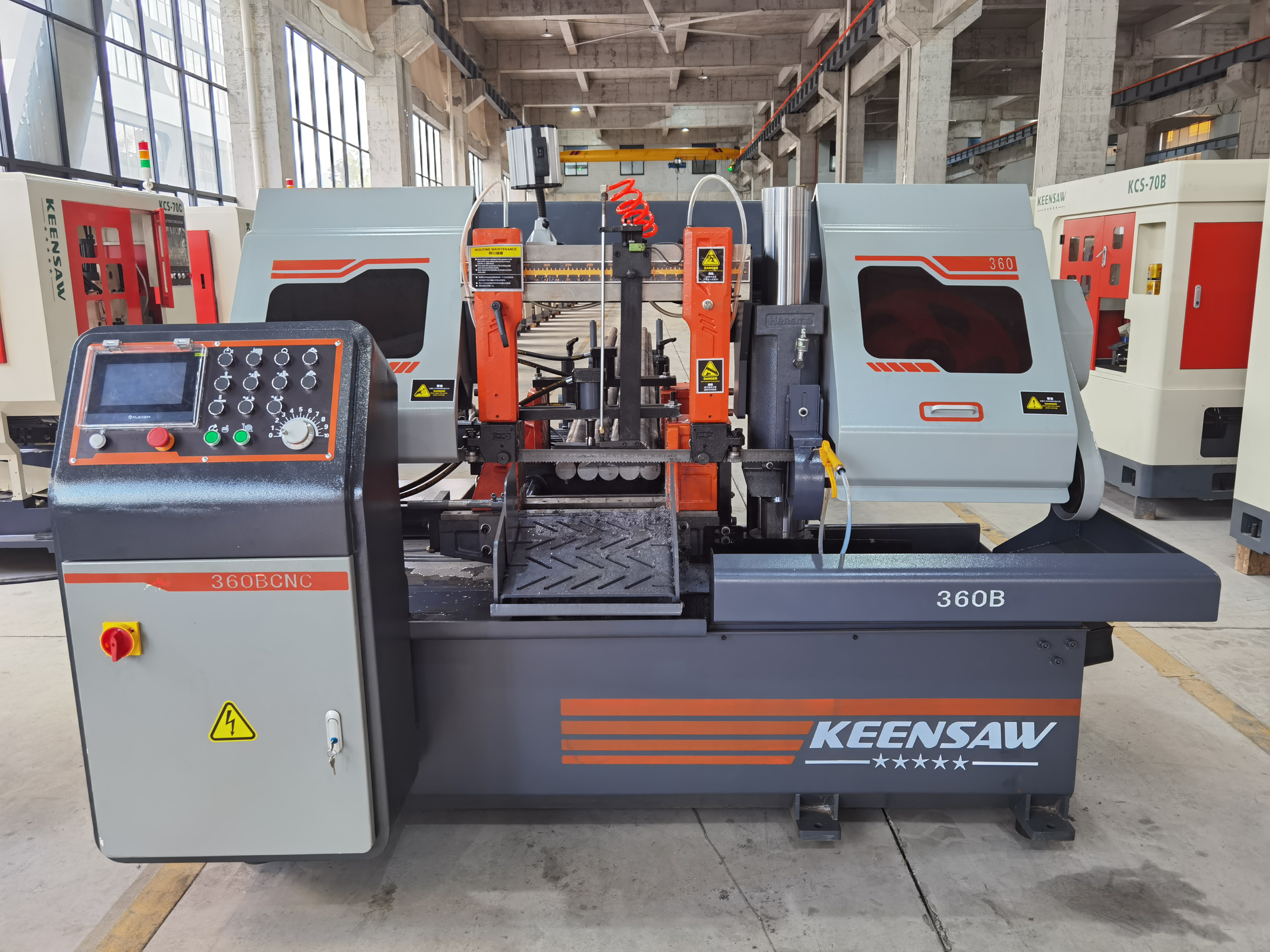 Ленточная пила по металлу горизонтальная автоматическая с ЧПУ