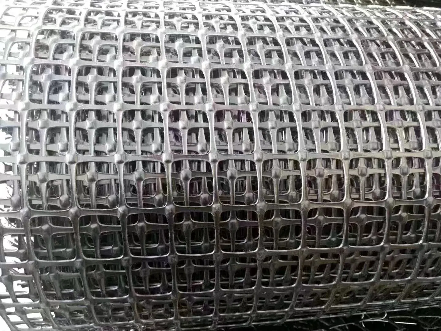 High Quality 80kn/100kn/150kn/200kn Polyester Geogrid for Retaining Wall