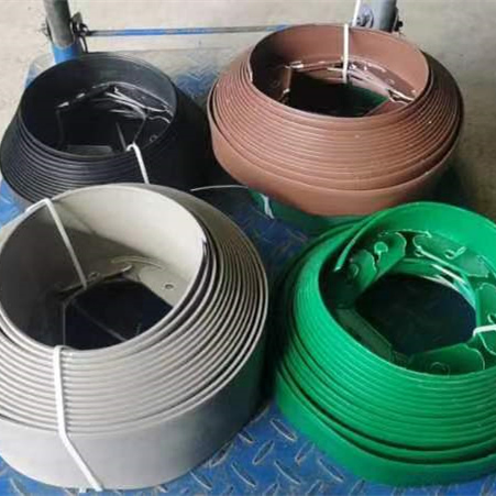 Plastic Garden Edging, Flexible 10m Lawn Edging with 30 Strong Securing Pegs, Green