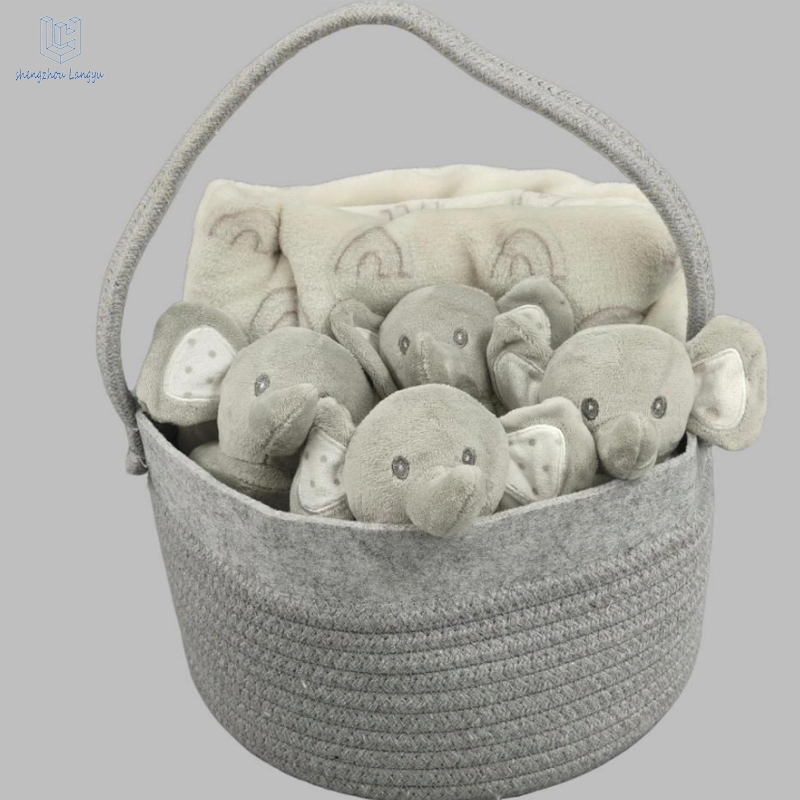 Wholesale Langyu Animal Basket with 4 Cute Fox Plush Toys & Blanket Set Baby with Sound/Bed Wrapped/Comforter/Rattle /Blanket