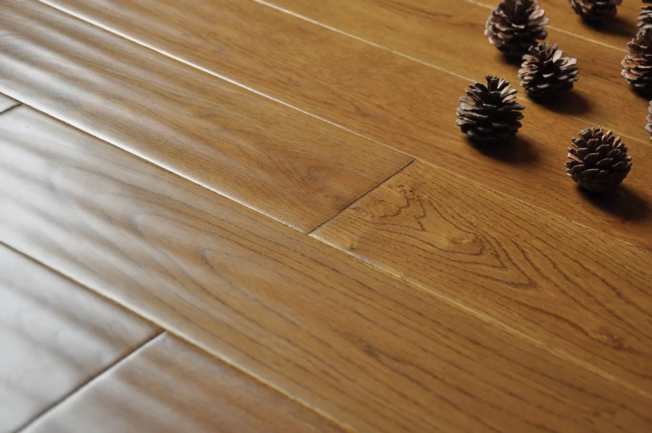 Handscraped Amber Color Oak Flooring Solid Wood Flooring Oak Hardwood Flooring