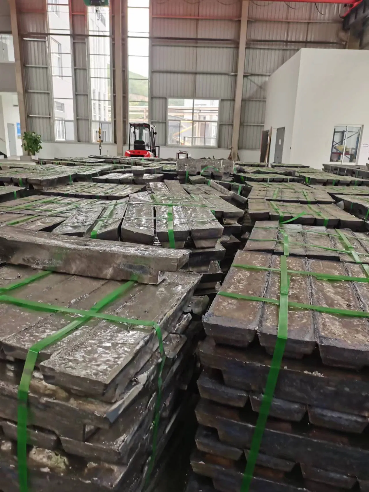 High-Quality Pure Lead Metal for Industrial Applications and Crafts