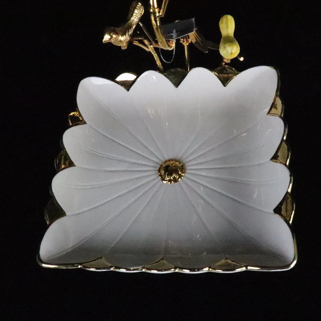 Gold Plated Iron Art Paired with Ceramics Wholesale Kitchenware Market Home Decoration Gift