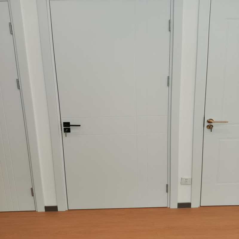 Белая лакированная WPC дверь влагозащищенная