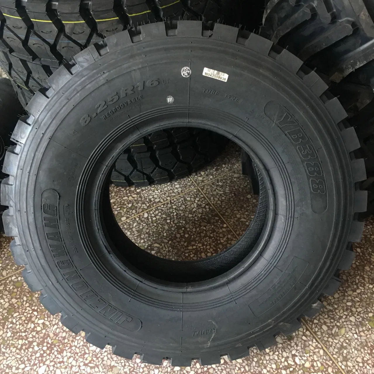 Радиальная шина для грузовиков 7.50R16, 8.25R16, 9.00R20 LT с бутиловой камерой
