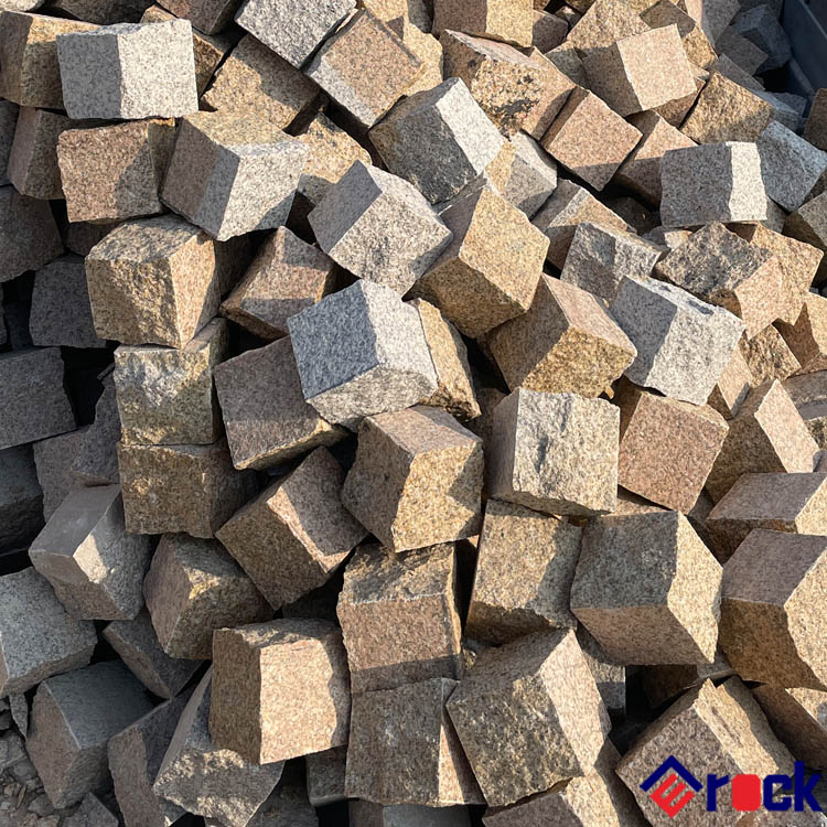 Low Price Anti-Slip Finish Yellow Beige Granite Cobblestone for Driving Way Stone