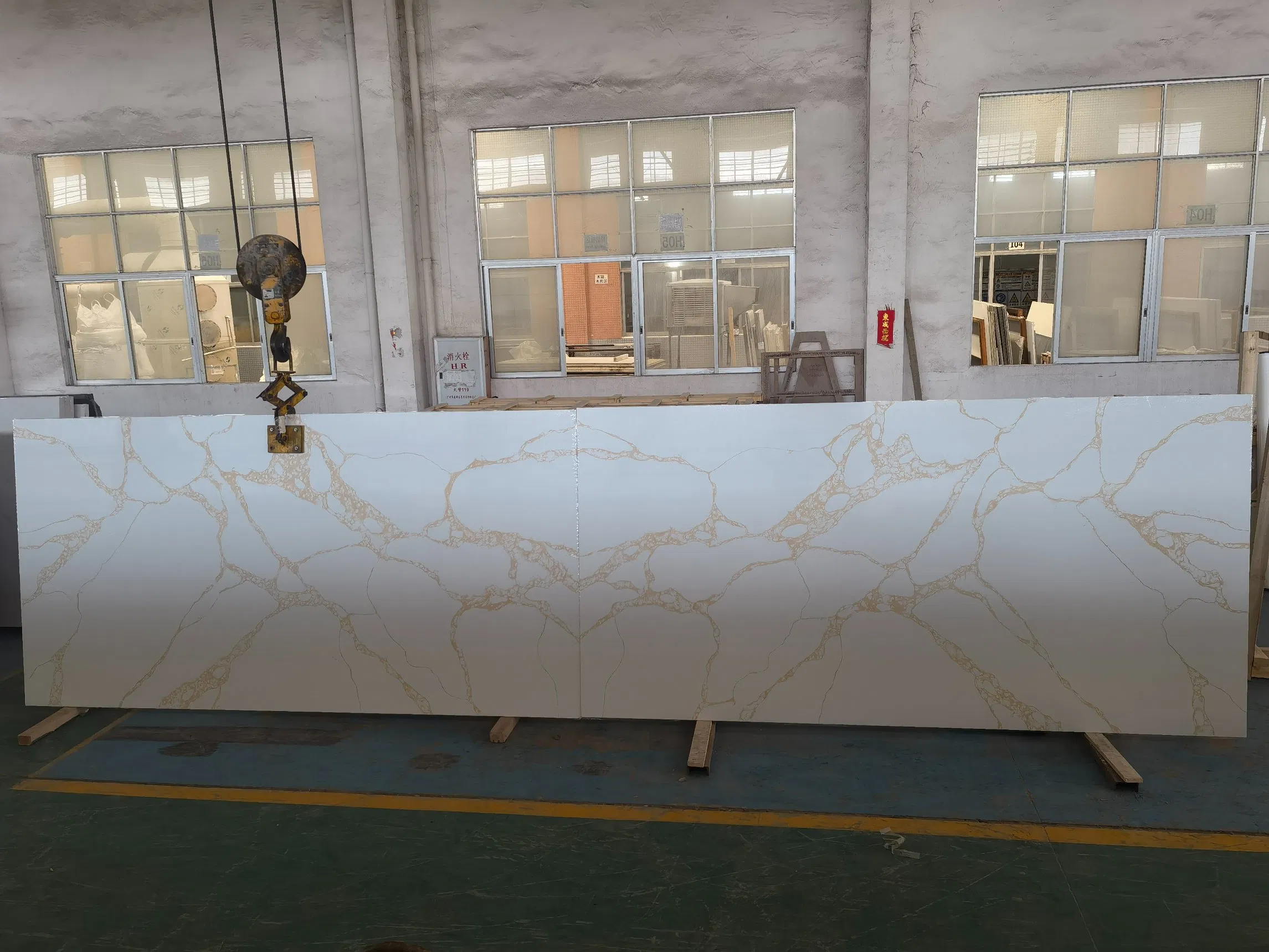 Calacatta White with Gold Veins Popular Quartz Stone Countertop/Vanity Top/Table Top/Floor Tiles