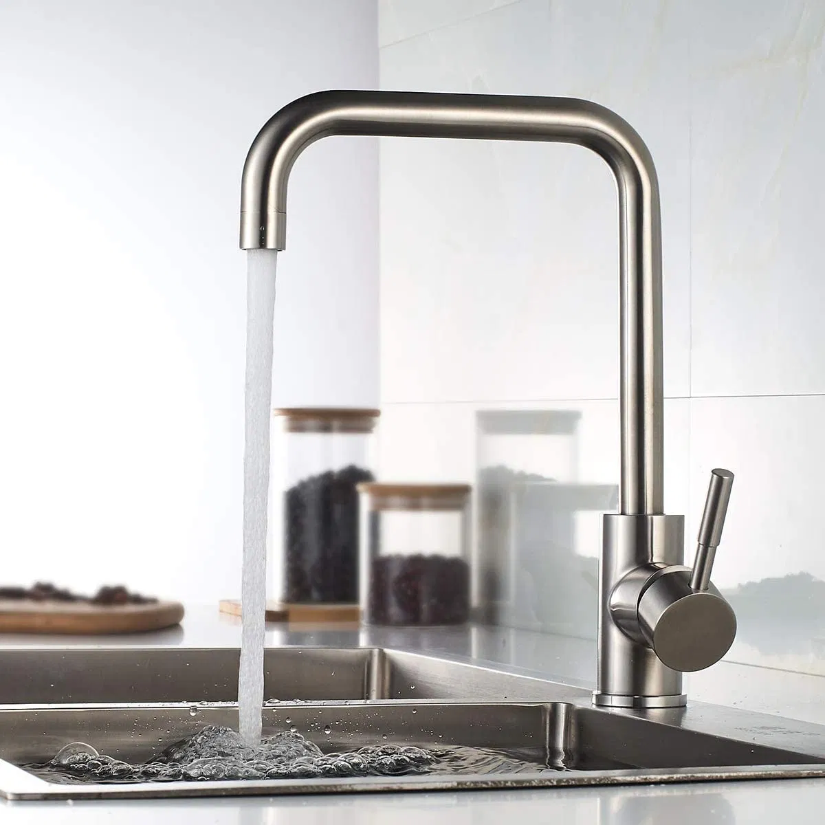 Super Quality Factory Kitchen Hot and Cold Faucet Copper Single Cold or Hot and Cold Water Faucet Household