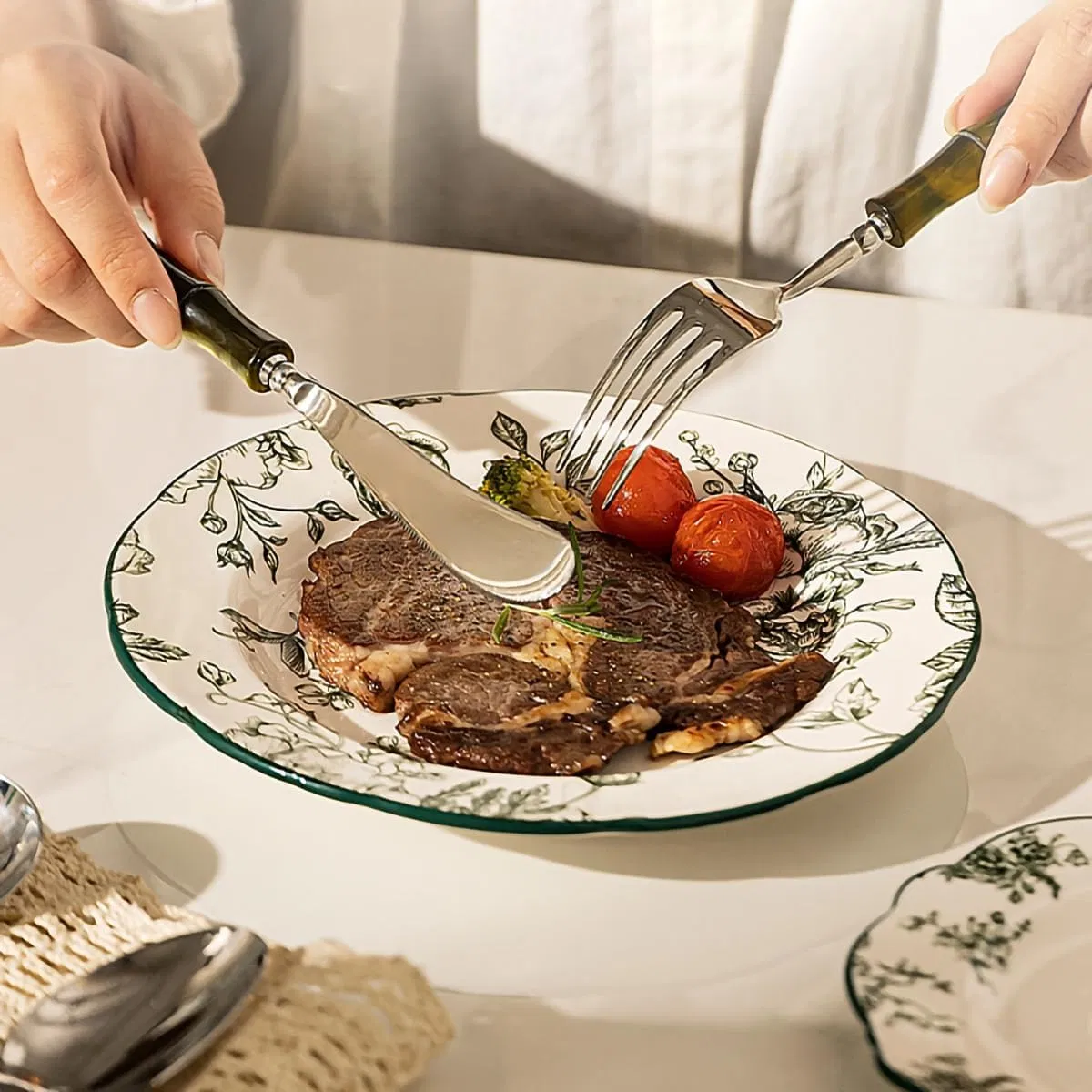 Elegant 18/10 Stainless Steel with Acrylic Handle Flatware Cutlery for 4