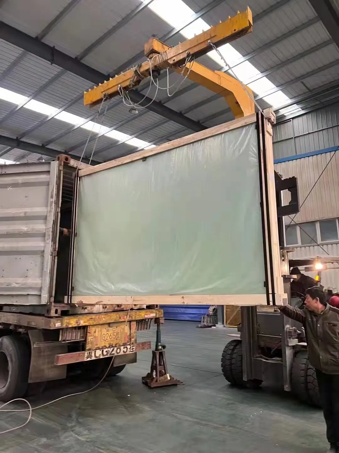 Прозрачное флоат-стекло оптом 2-12 мм