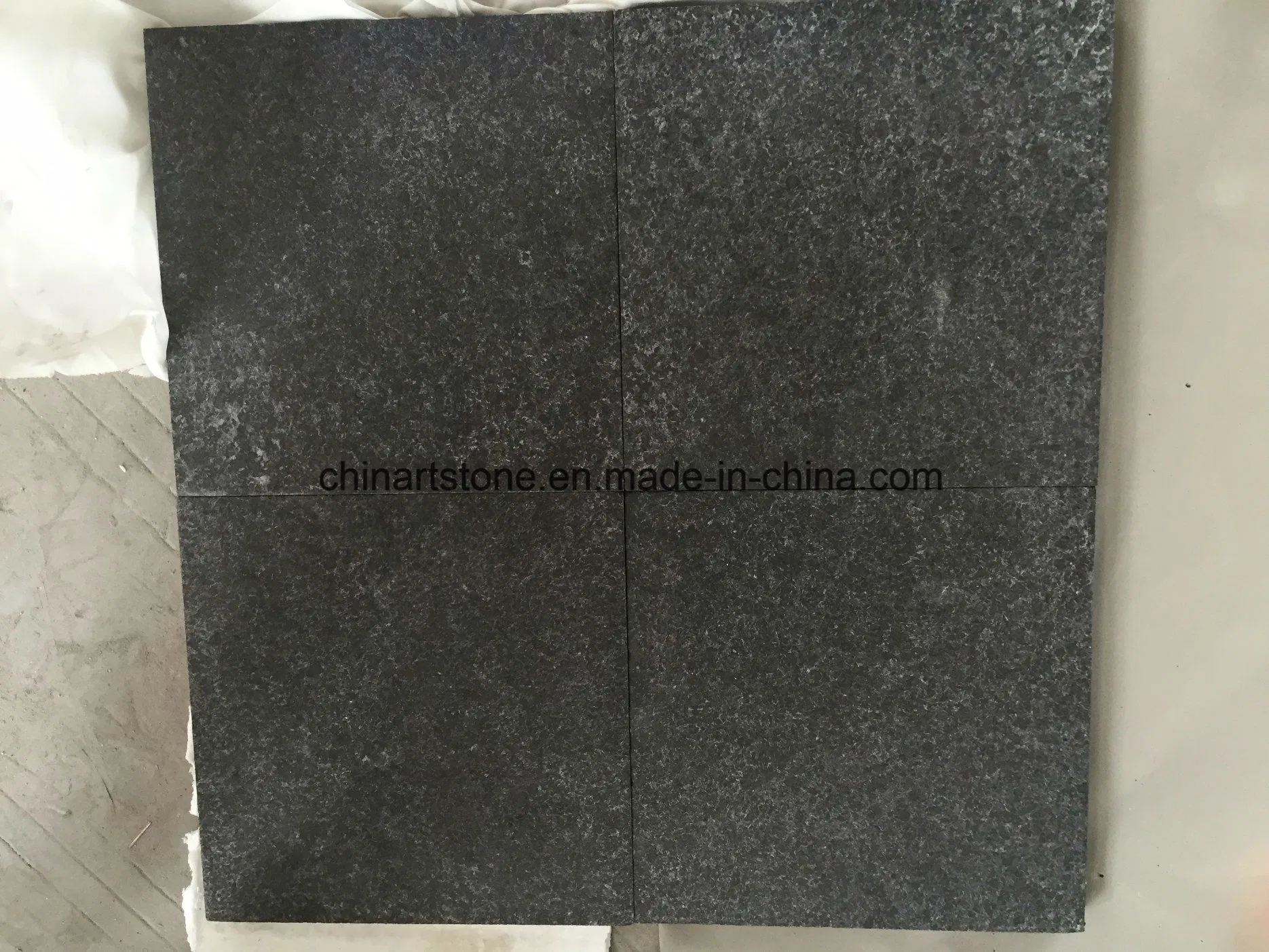 China Flamed Pearl Black Granite Tile for Garden Paving