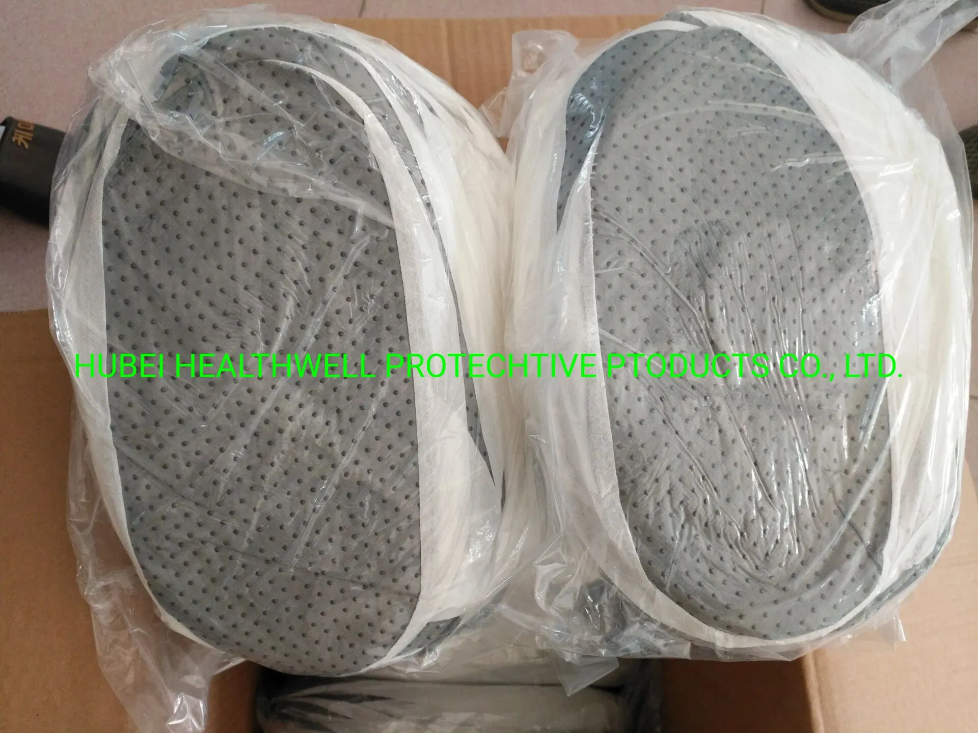 New Design Disposable Anti-Slip Nonwoven Shoe Cover with PVC Dots in Bottom