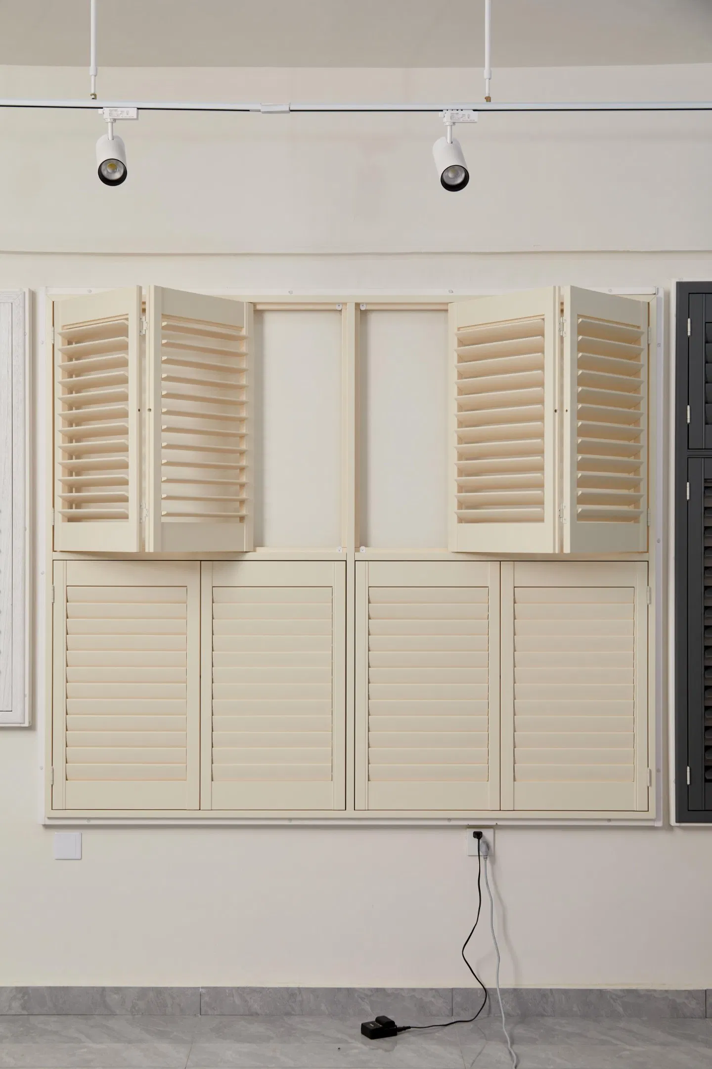 89mm Louvers Tier on Tier Basswood Plantation Shutters for Window