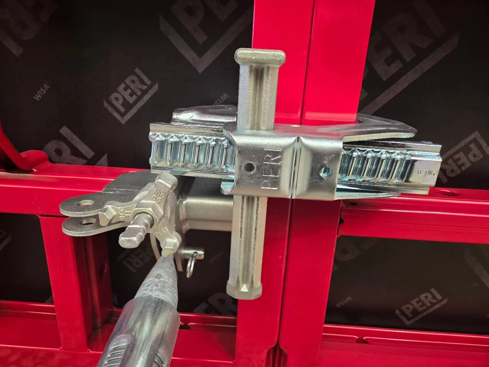 Bfd/Drs Pressed Clamp Use in Concrete Formwork