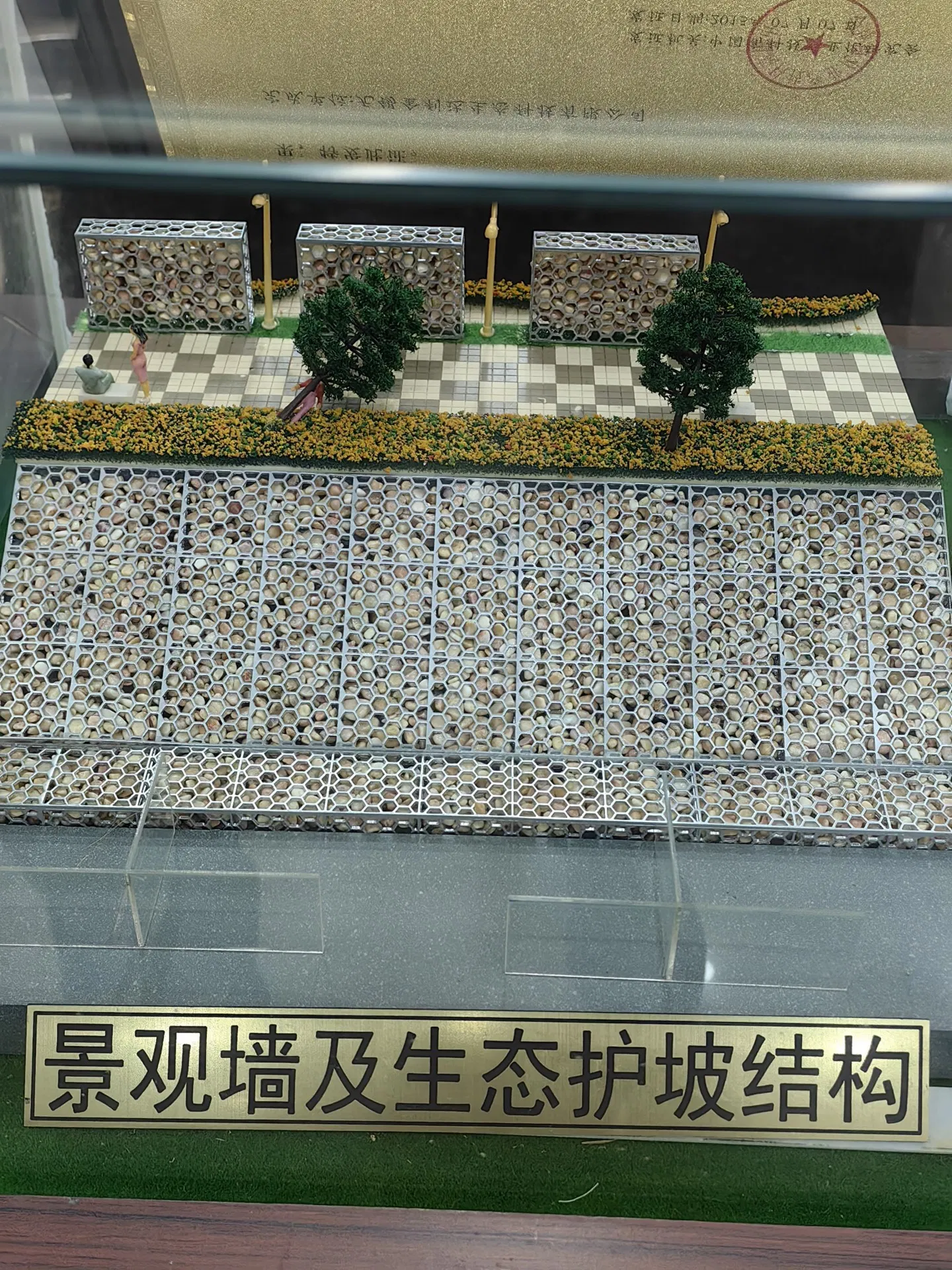 Hand-Made Corporate Showcase Sculpture, Customize for Office Display Needs