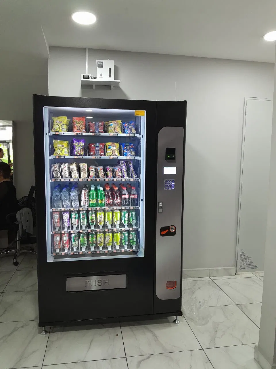 Hot Sale Combo Snacks Drinks Vending Machines for Schools Operation
