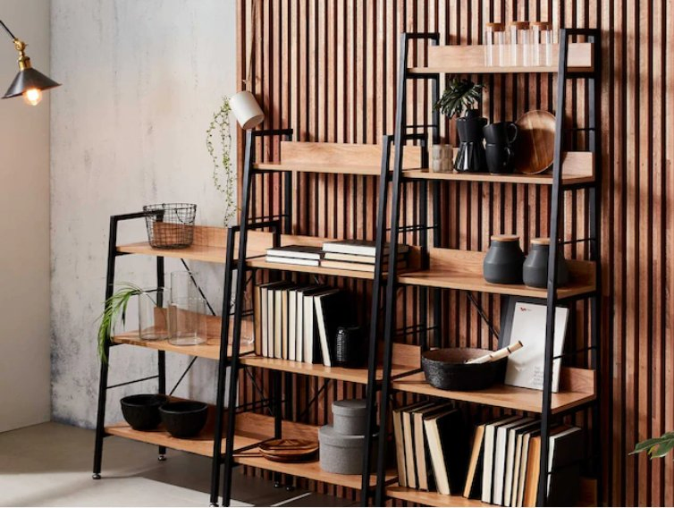 Деревянная настенная полка для гостиной