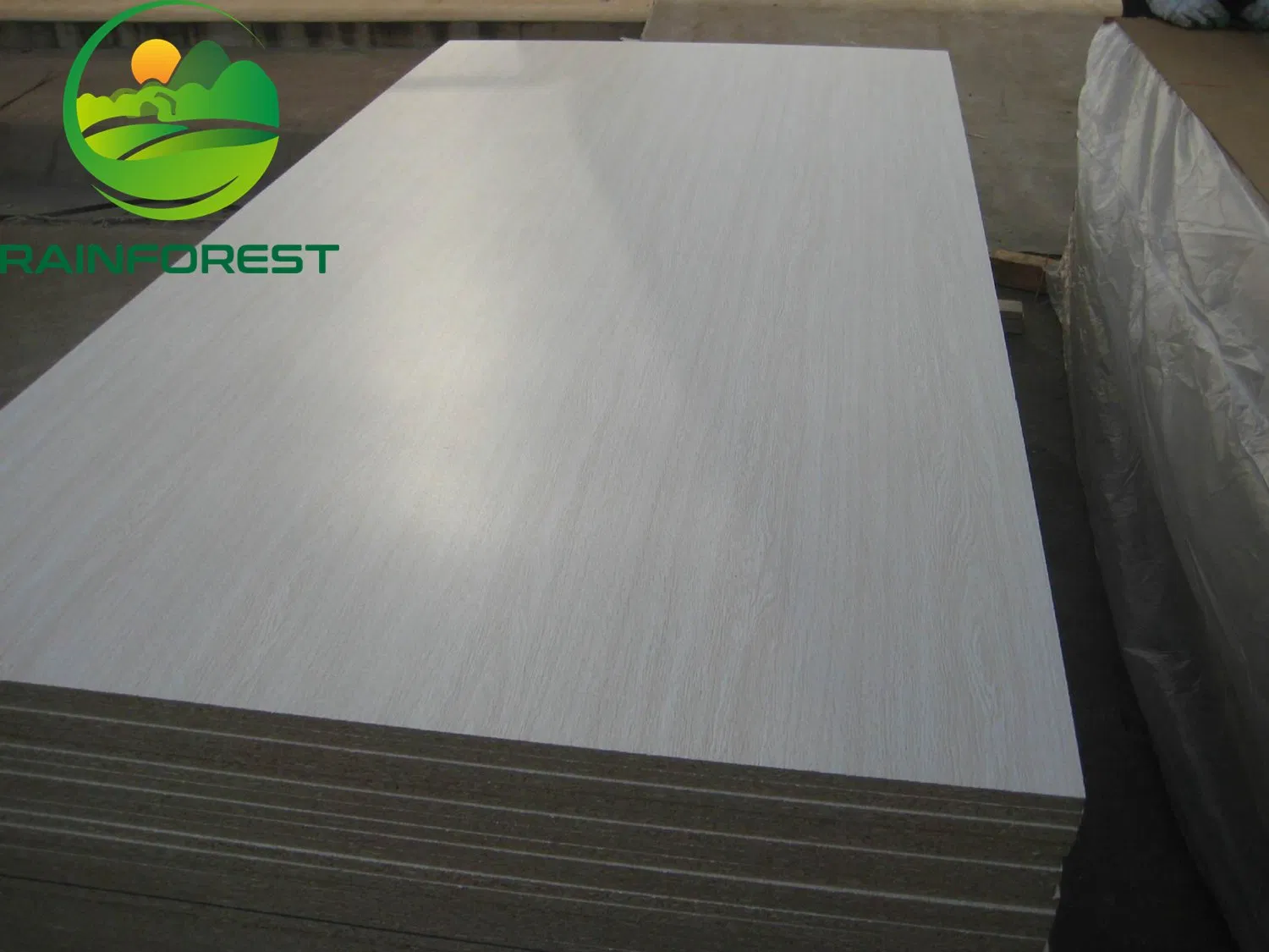 Best Selling Top Quality Melamine Laminated Particle Board/Cheap Chipboard/OSB for Furniture