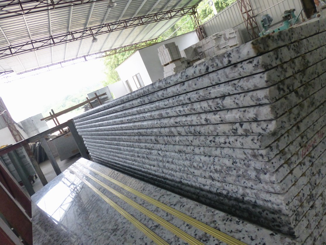 Cheap White G439 Granite Tile for Kitchen/Bathroom Countertop/Vanitytops Granito