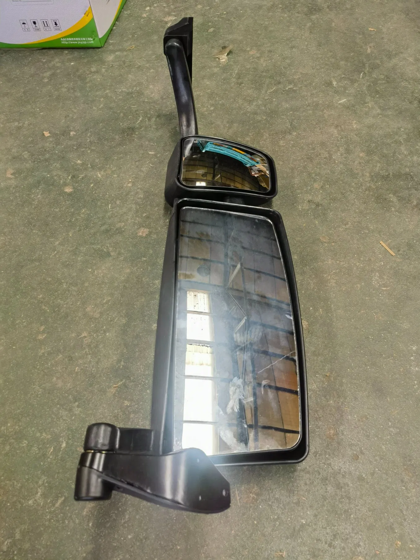 Right Rearview Mirror HOWO 001 Left