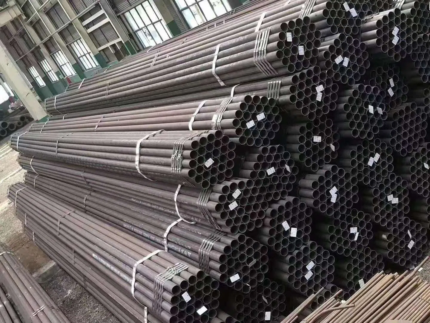 Seamless / Welded Steel Pipe of Various Sizes