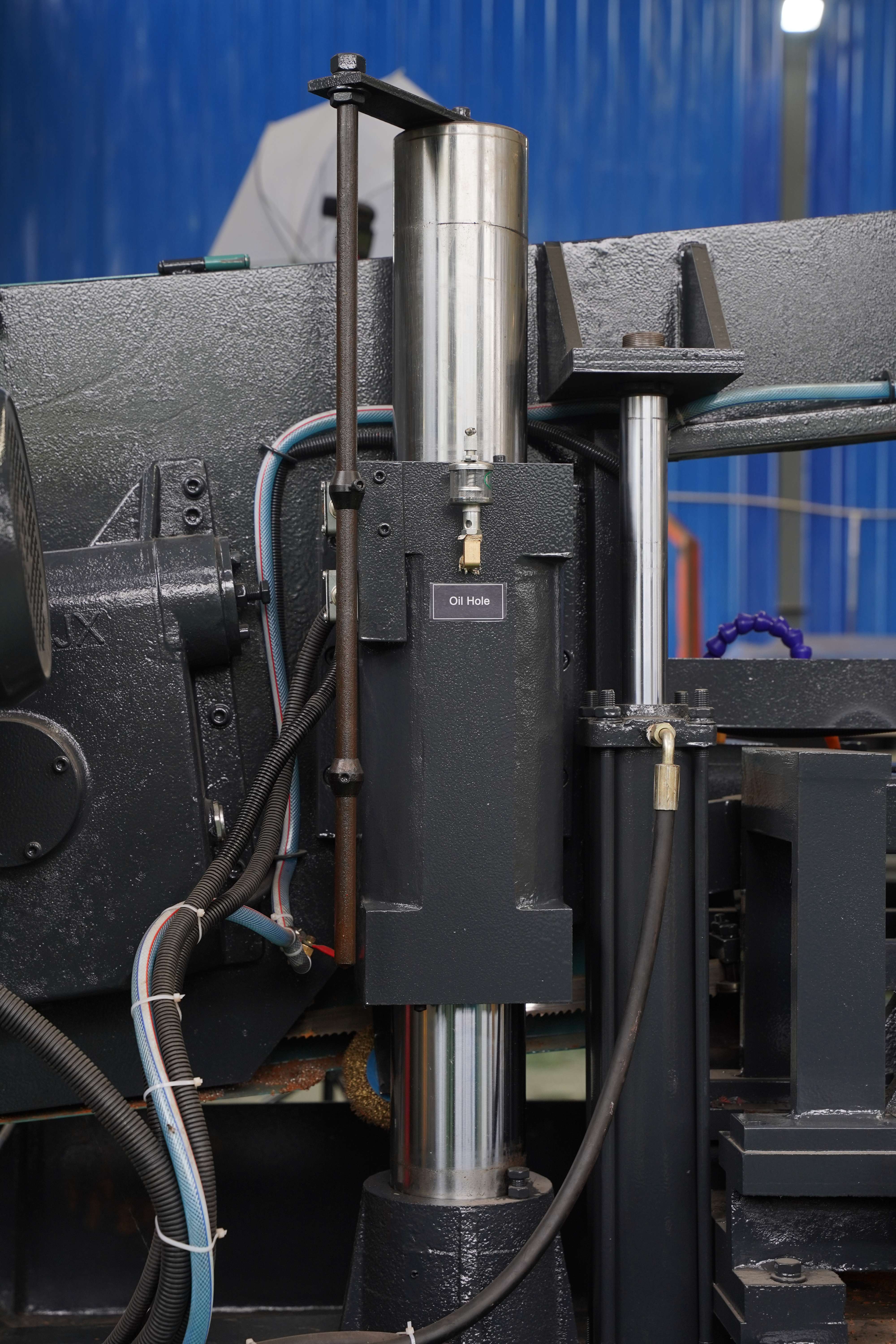 Ленточная пила по металлу горизонтальная автоматическая гидравлическая