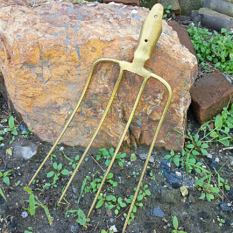 Wholesale Gold Yellow Four-Teeth Steel Garden Forks for Agricultural and Digging Purposes