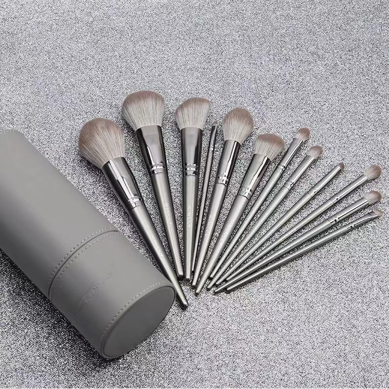 Factory Wholesale Silver Luxury Wooden Handle Comfortable Soft Makeup Brushes Popular