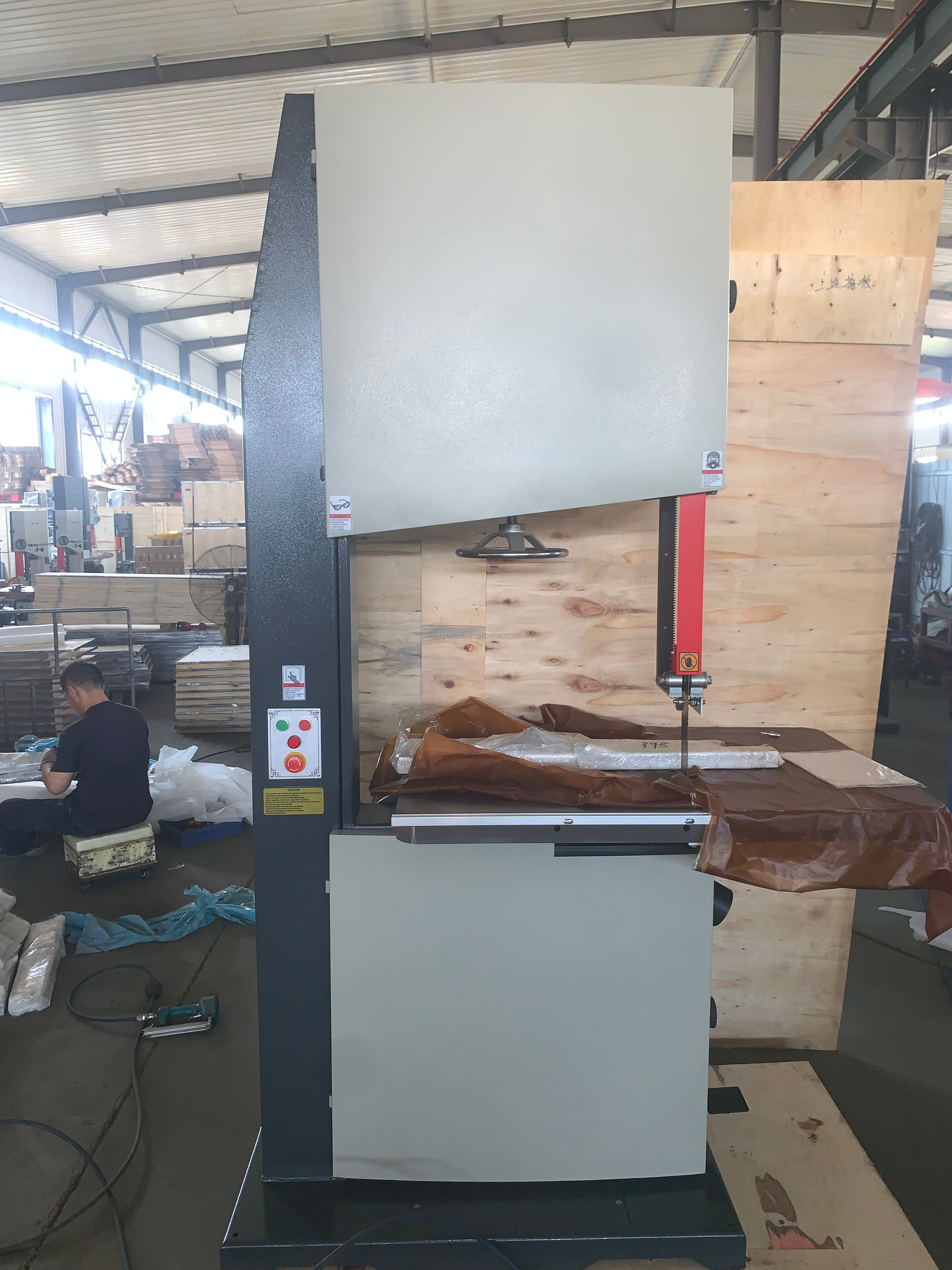 Ленточная пила по дереву вертикальная 24 дюйма 396 мм