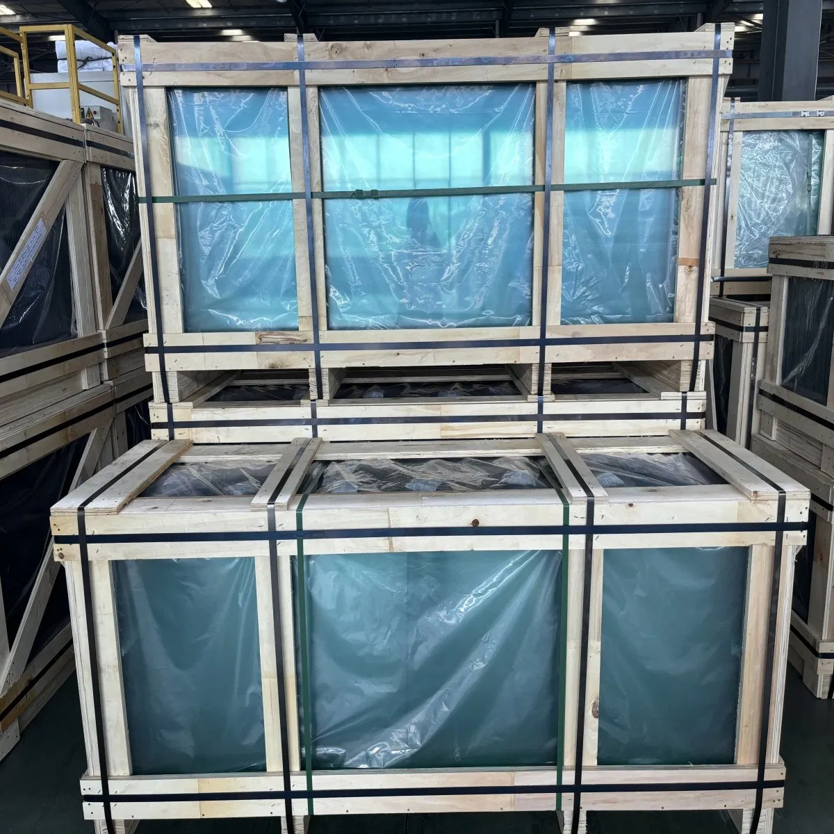 Qingdao Factory 8mm 10mm 12mm Flat Clear /Frosted Toughened Safety Door Glass for Shower / Bathroom Door