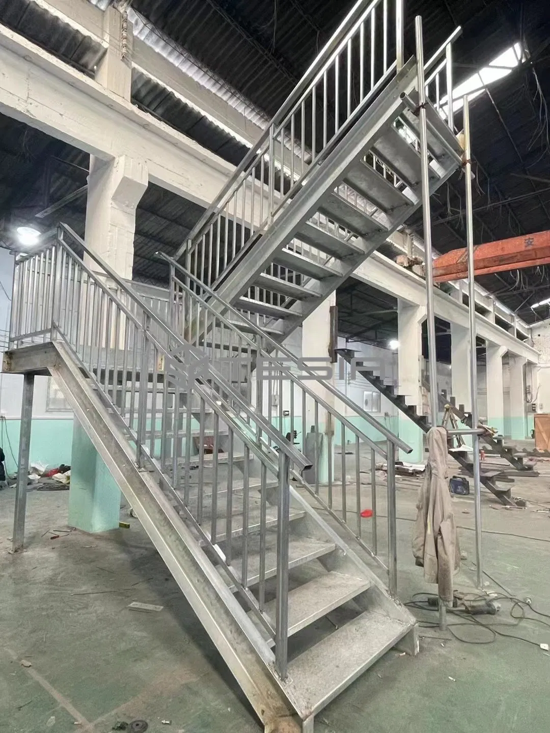 House Indoor Steel Wrought Iron Marble Wood Curved Mobile Aluminum Ladde Glass Spiral LED Timber Floating Railing Stair Straight Staircase Price