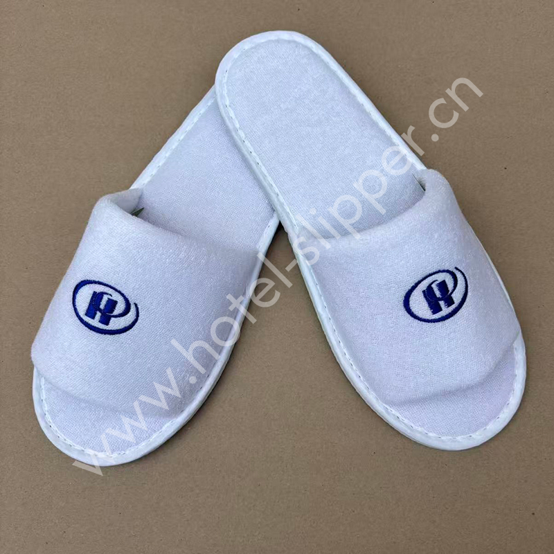 Wholesale White Disposable Eco Friendly Non-Slip Open-Toed Terry Towel Hotel Slippers with Custom Logo