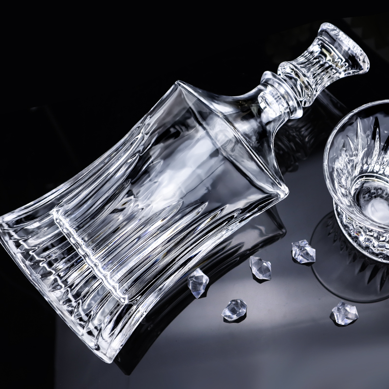 700ml Wine Glass Vodka Liquor Whisky Decanter with Glass Lid
