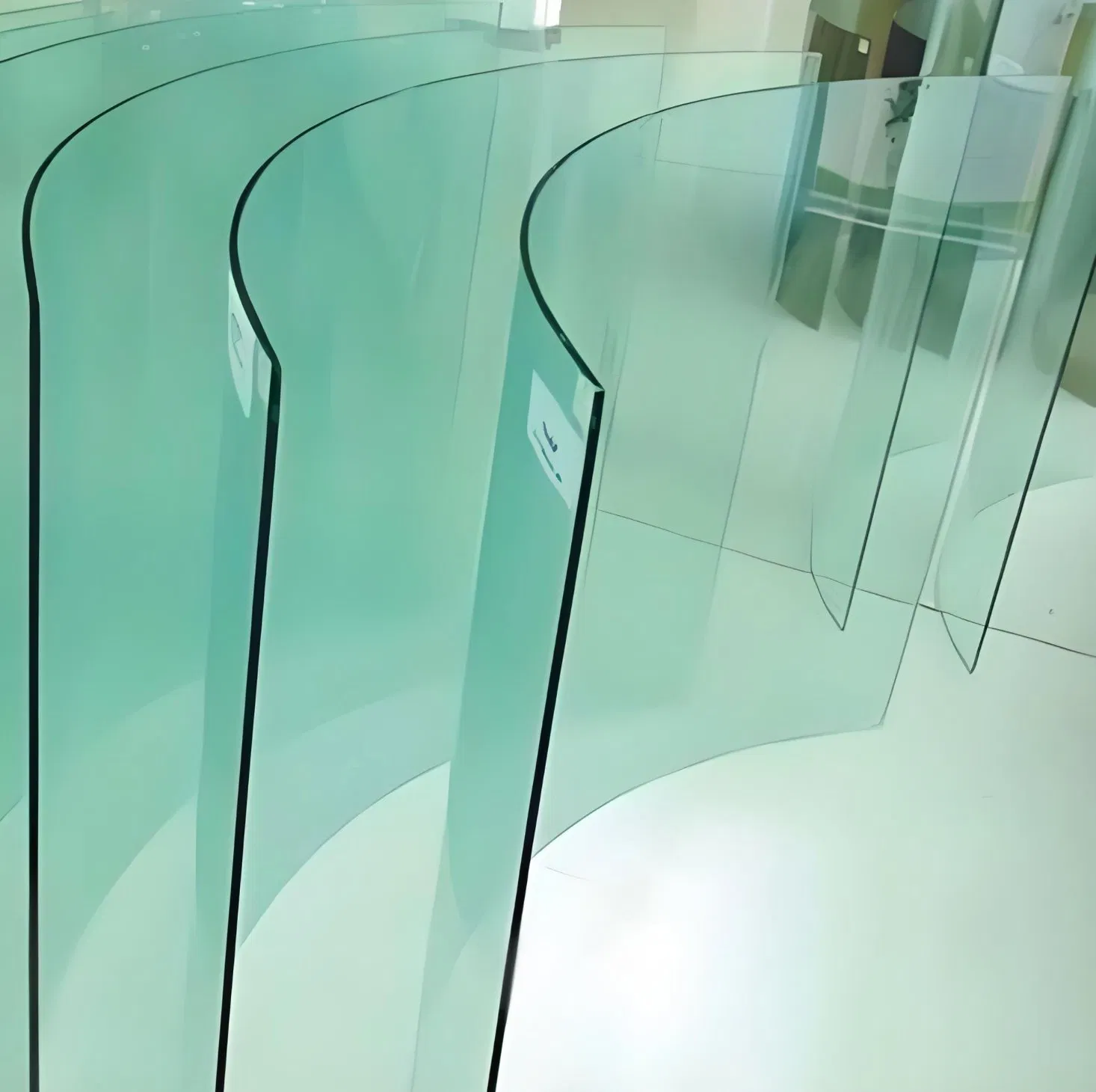 Stylish Curved Tempered Glass for Modern Home Dé Cor