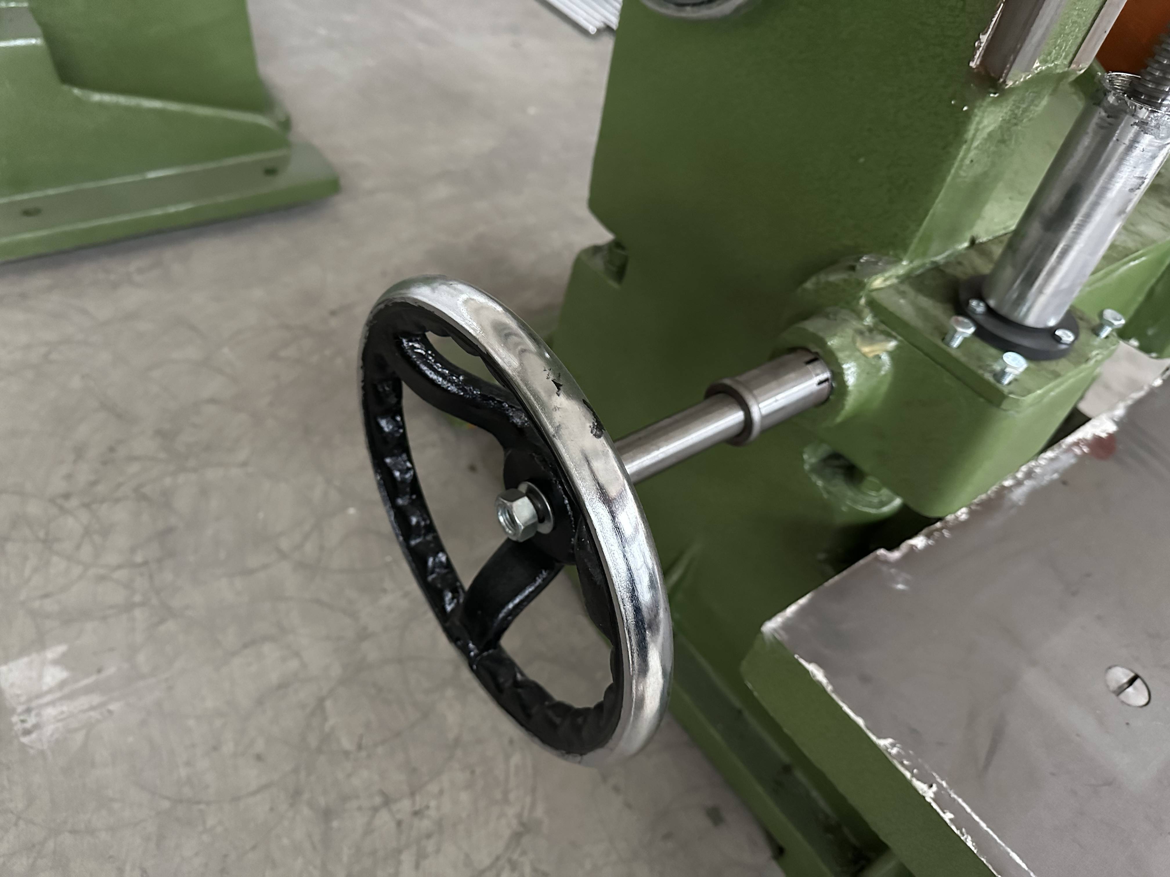 Ленточная пила вертикальная универсальная MJ3110