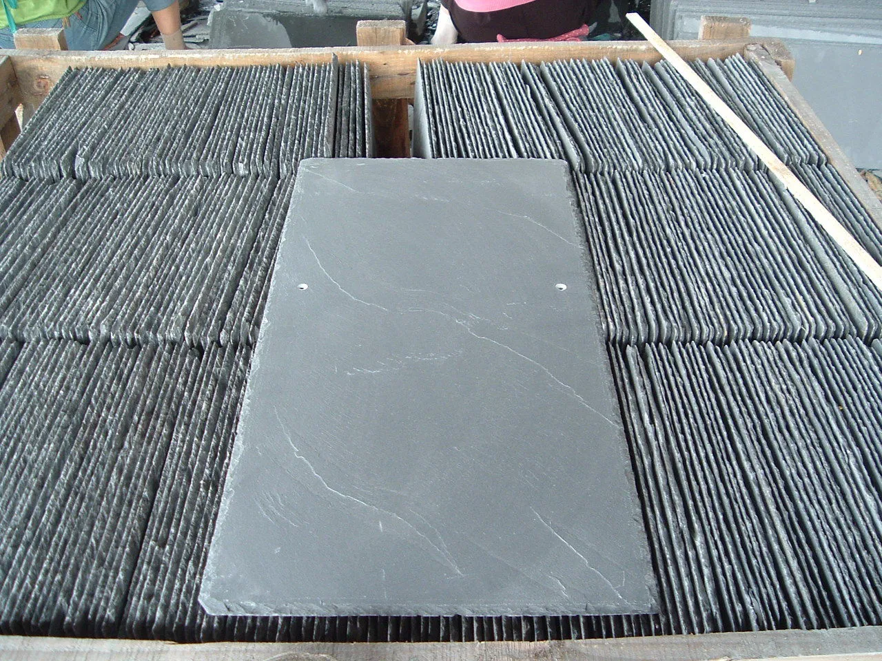 Natural Black Roof Slate Tiles, Circular Slate Roof and Split Edges
