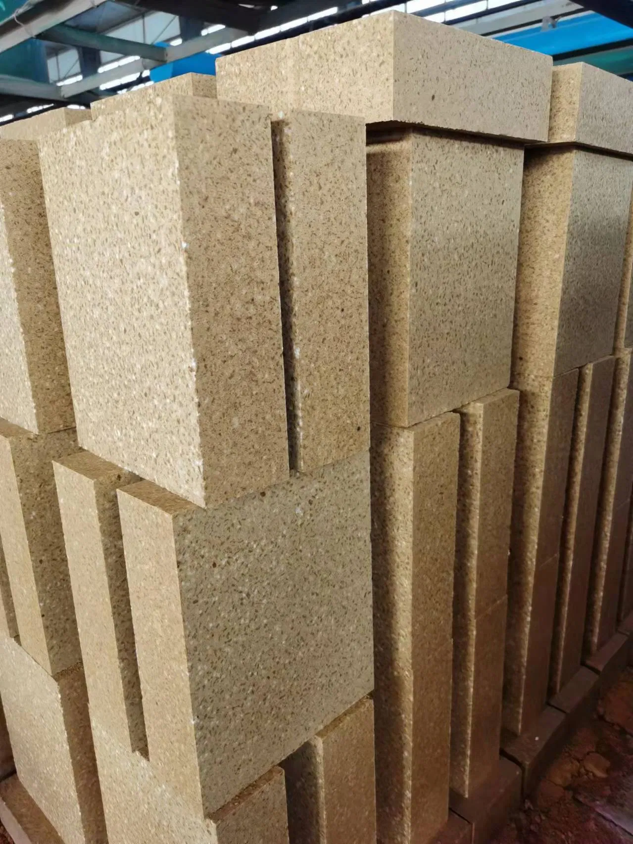 Магнезито-шпинельный огнеупорный кирпич для цементных печей