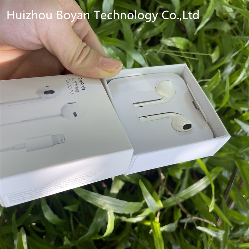 Наушники Earpods с разъемом Lightning