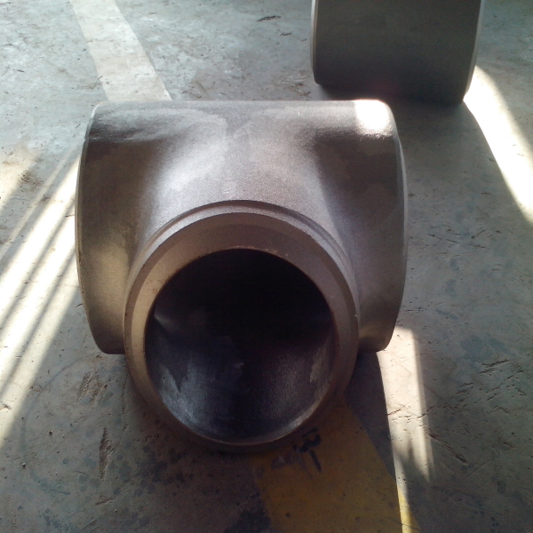 Carbon Steel Pipe Fitting ANSI B16.9 Sch40 Reducer Tee A234 Wpb 4" X 2"