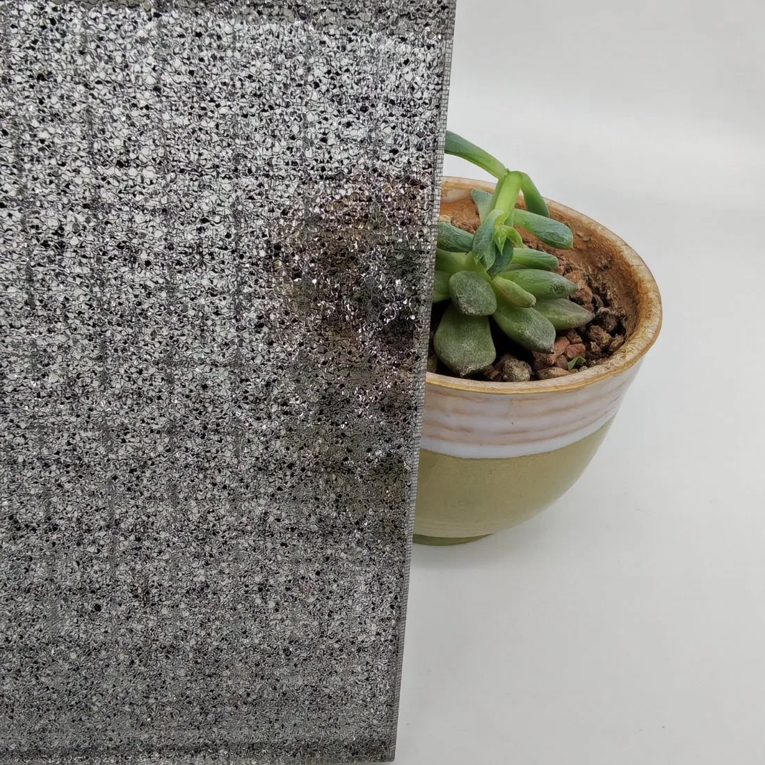 2-20mm Elegant Safety Mesh Glass with Custom Art for Bathrooms Strengthened Glass for Window/Furniture/Home Appliance/Bathroom