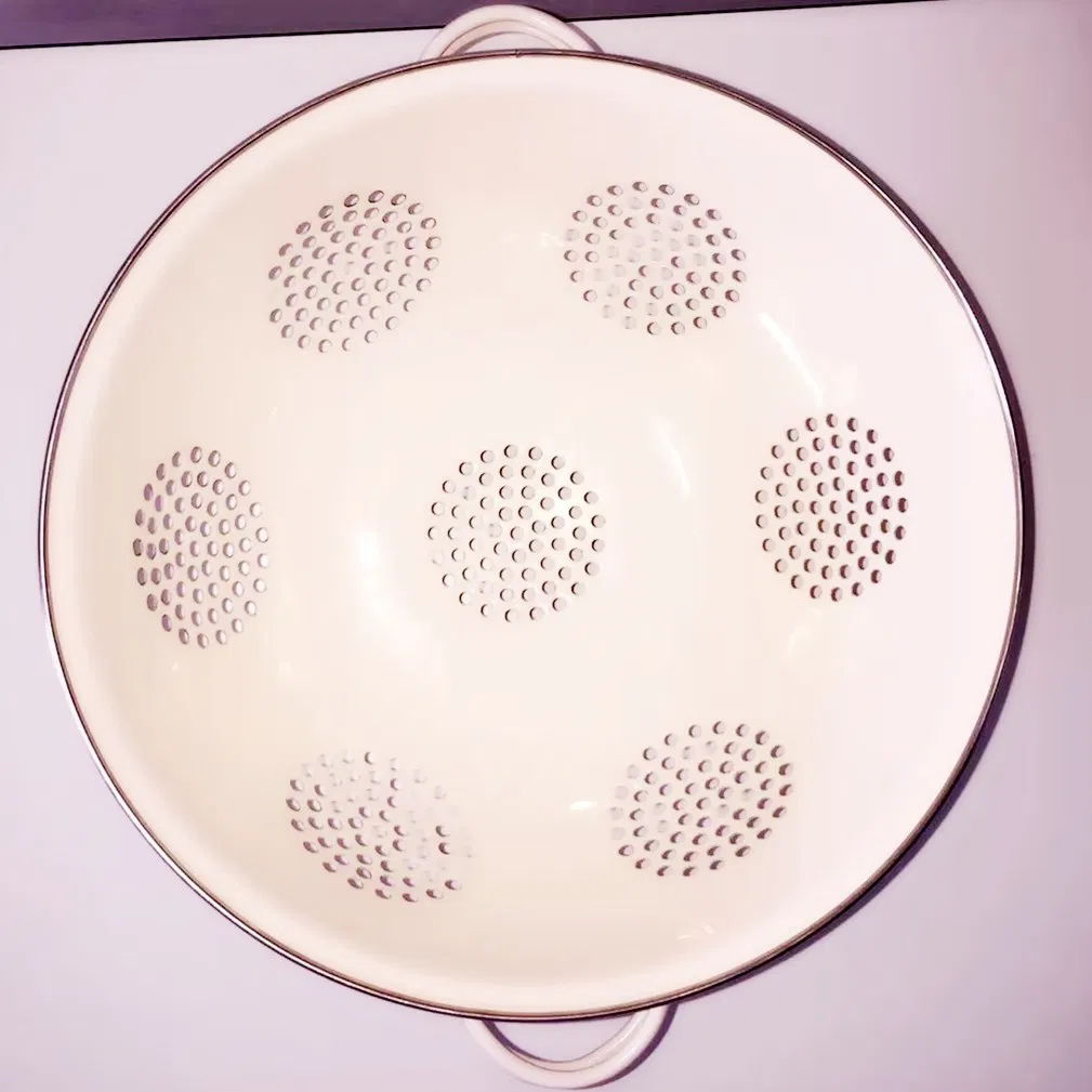 High Quality Tableware Enamel Colander with Stainless Steel Rim in Hot Sale