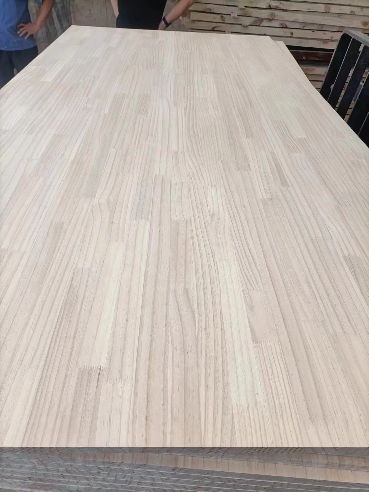 Customized E0 AA Grade Pine Wood Lumber Joint Panels Sawn Wood Figure Joint Board for Furniture and Decoration Material