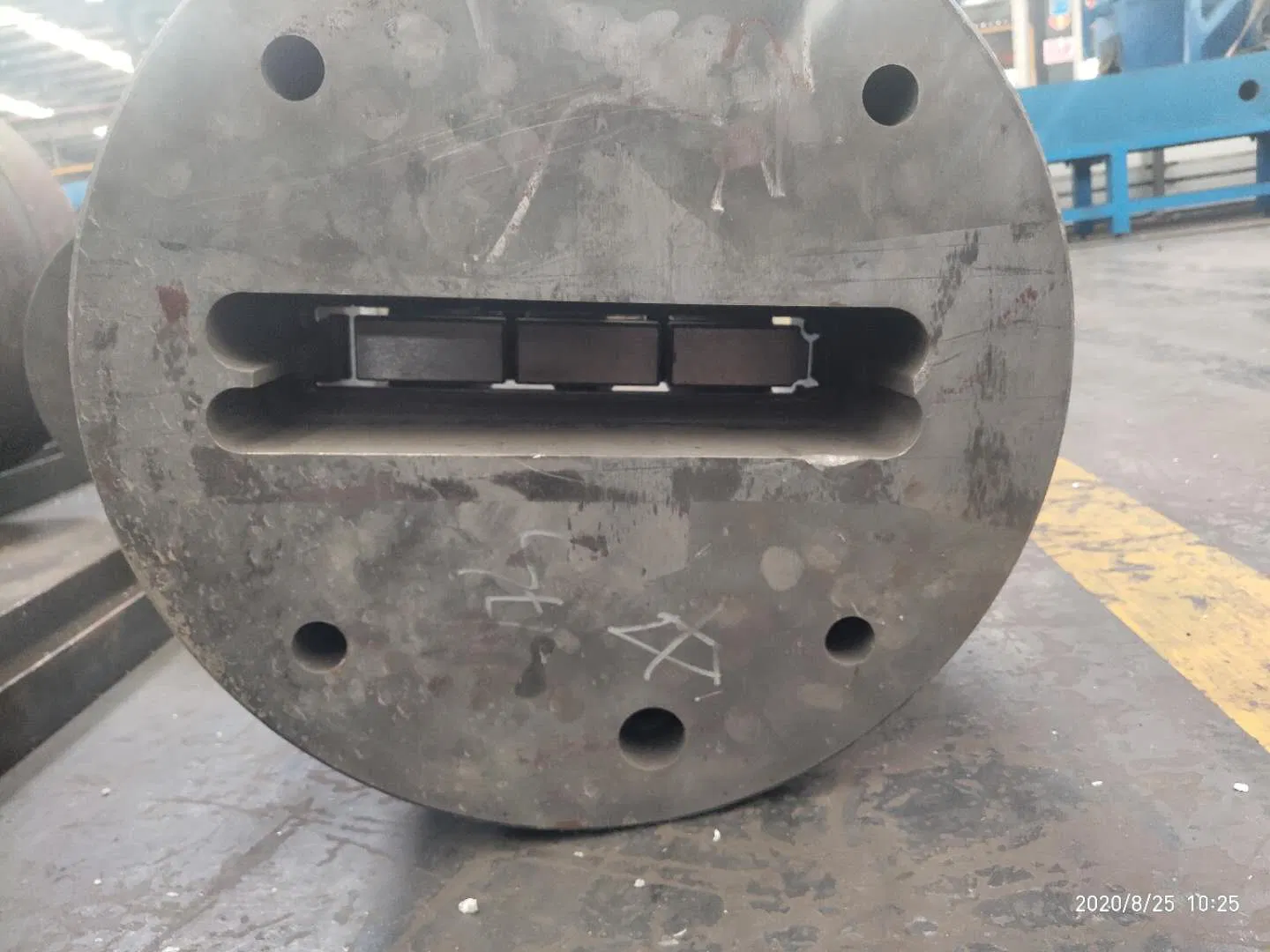 EL Procesamiento De Dibujo Personalizado De Perfil De Aluminio Extruido