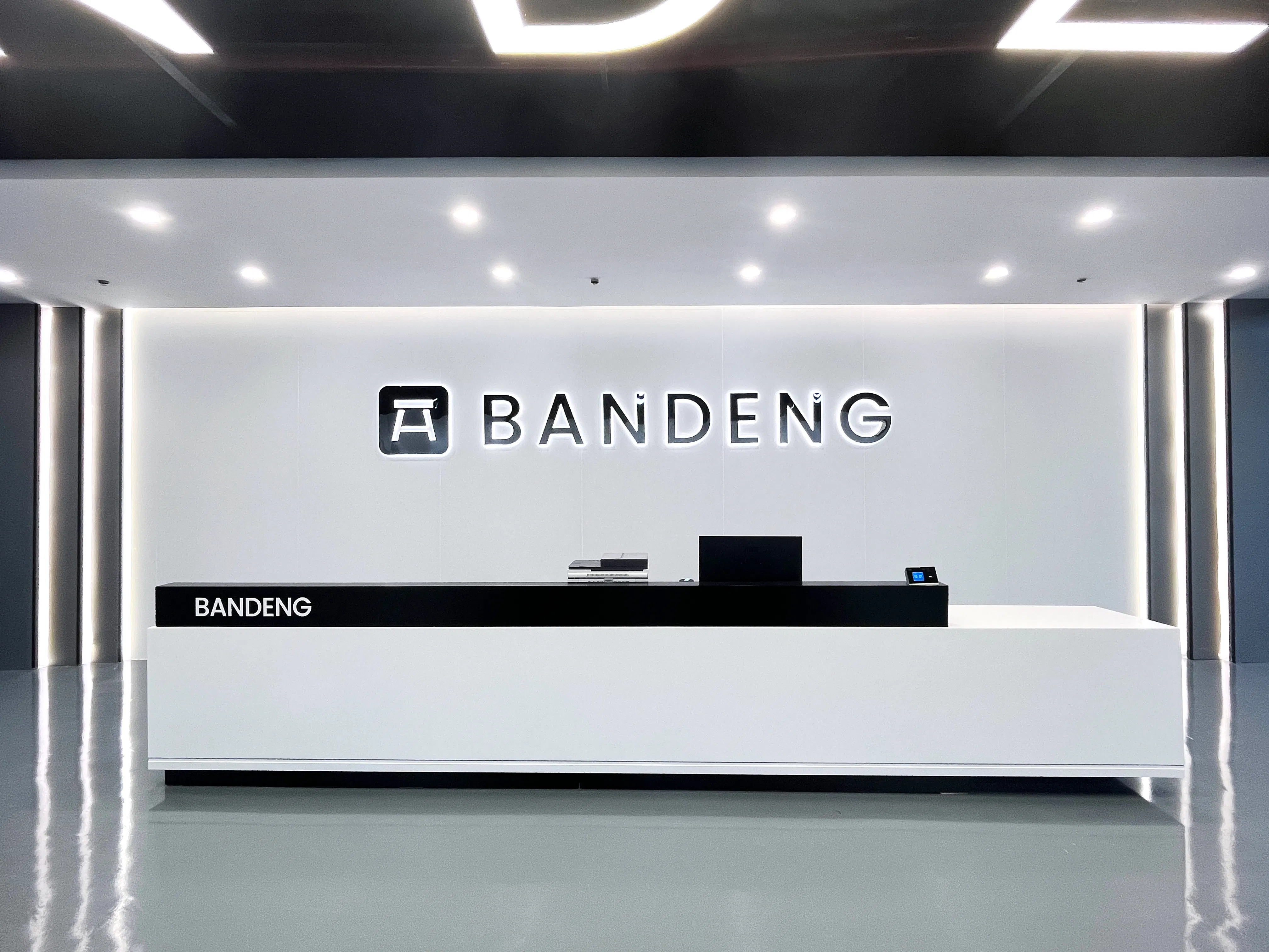 220kg Customized Vending Machine for Optimal Temperature Control