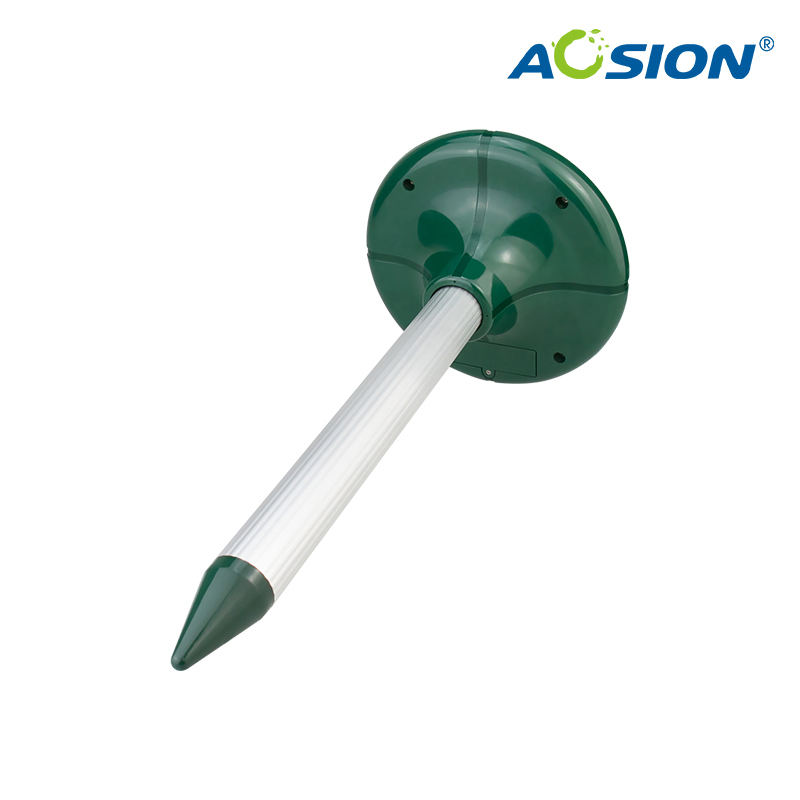 Waterproof Garden Pest Control: Electric Snake Serpent Repeller Device