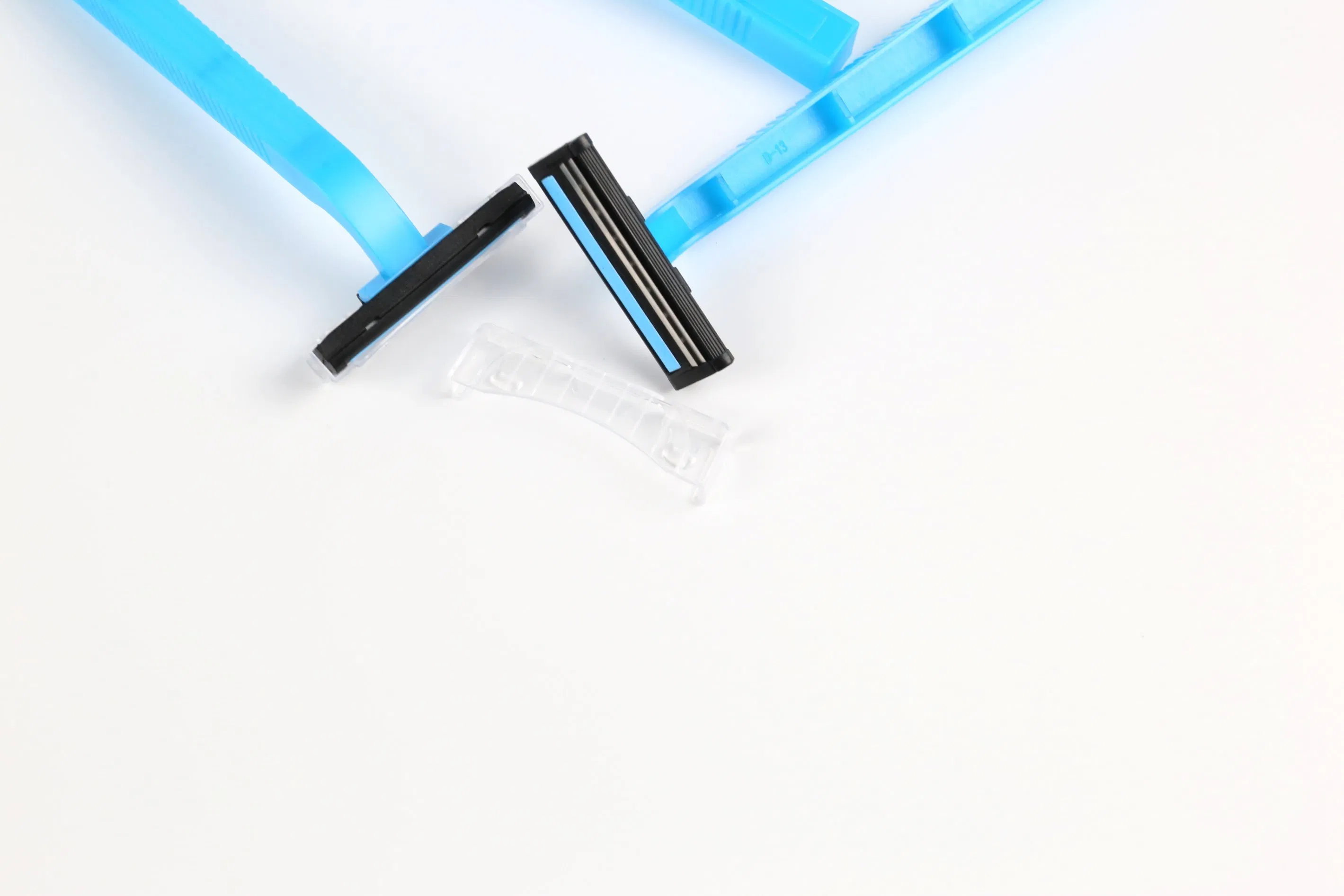 Luxurious Disposable Razors for Ultimate Hotel Guest Experience