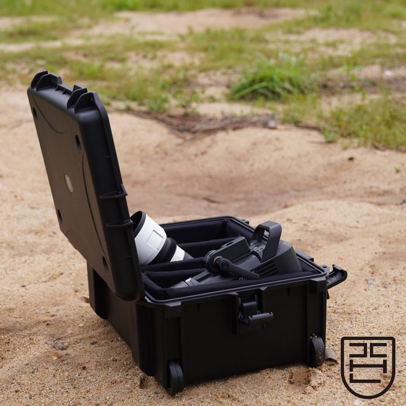 Водонепроницаемый пластиковый кейс для фотоаппарата на колесах